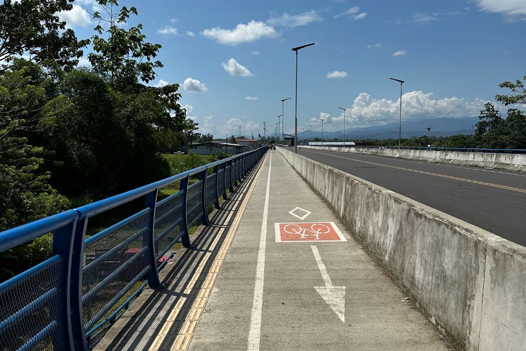 The pathway on the bridge between Costa Rica and Panama